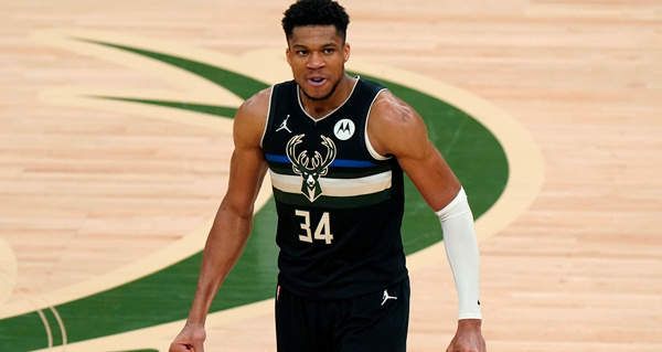 不论赛场大 不论赛场大