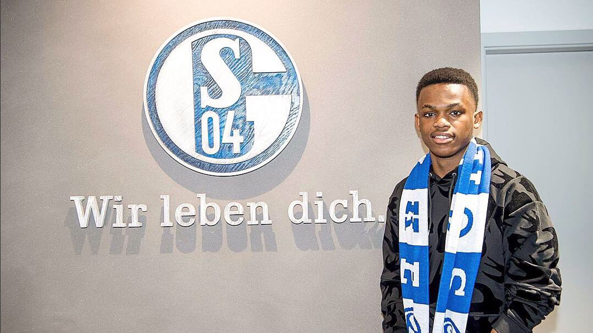 接任意球或 接任意球或